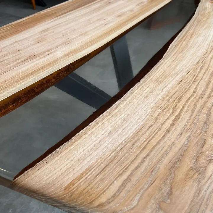 Handmade Clear Epoxy Coffee Table – Crystal-Clear Resin Furniture - Image 3