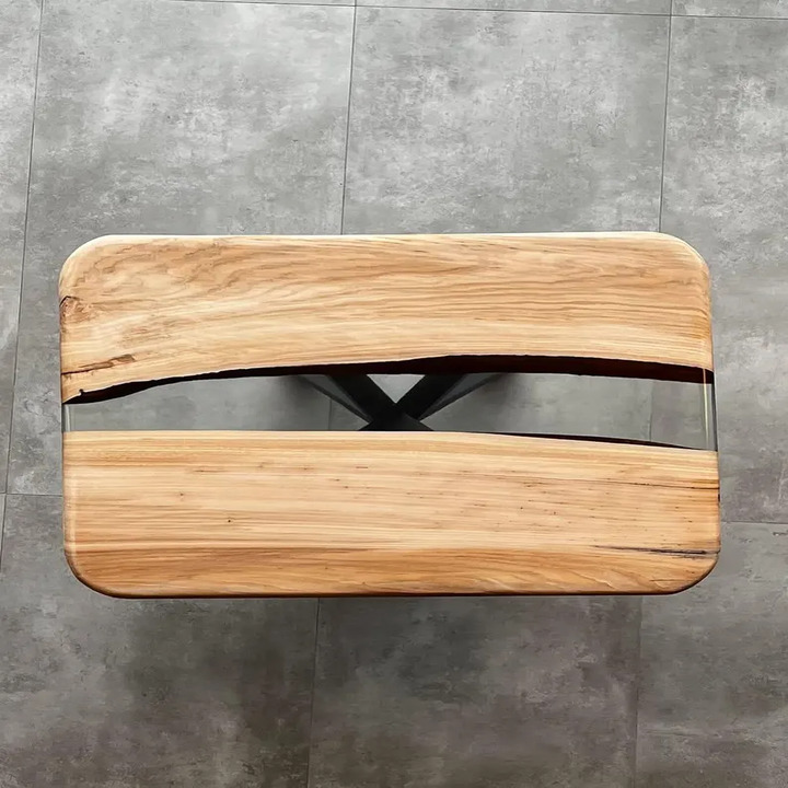 Handmade Clear Epoxy Coffee Table – Crystal-Clear Resin Furniture