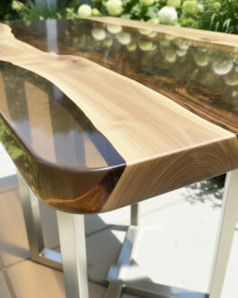 Minimalist Clear Epoxy Resin Coffee Table – Handcrafted & Polished