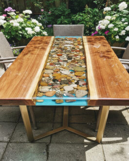 Clear Epoxy Resin Coffee Table with Pebbles – Minimalist, Handcrafted & Polished