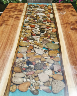 Clear Epoxy Resin Coffee Table with Pebbles – Minimalist, Handcrafted & Polished