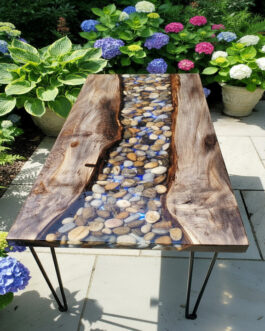 Minimalist Clear Epoxy Resin Coffee Table – Handcrafted & Polished with Pebbles